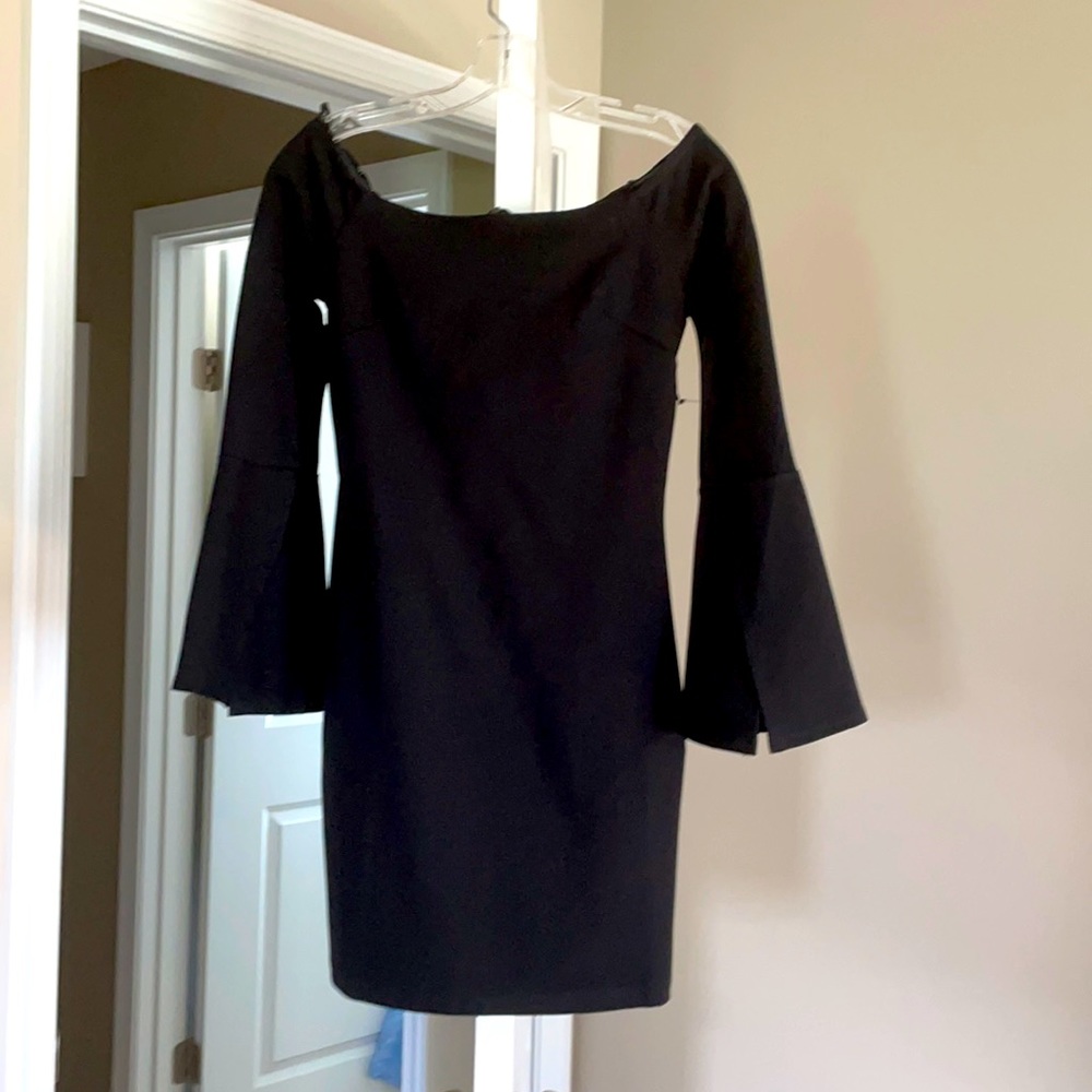 never worn (tags removed) Lulu’s size small LBD